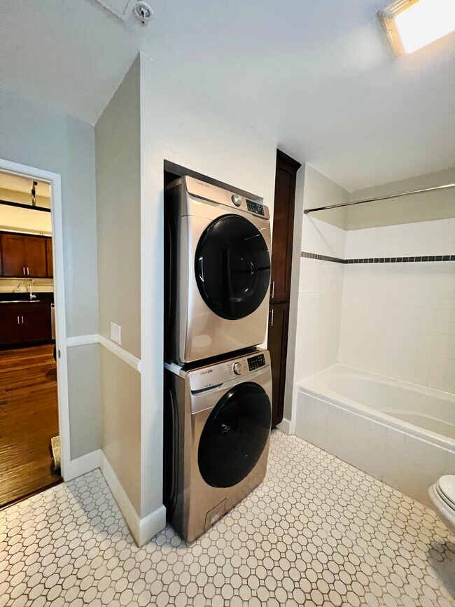 Building Photo - 253 S Broadway