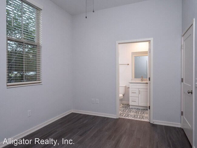 Building Photo - 4 br, 4 bath House - 608 SW 5th Terrace