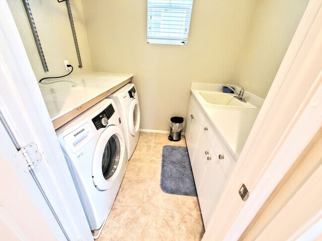 Building Photo - Gorgeous Home- Lots of Upgrades