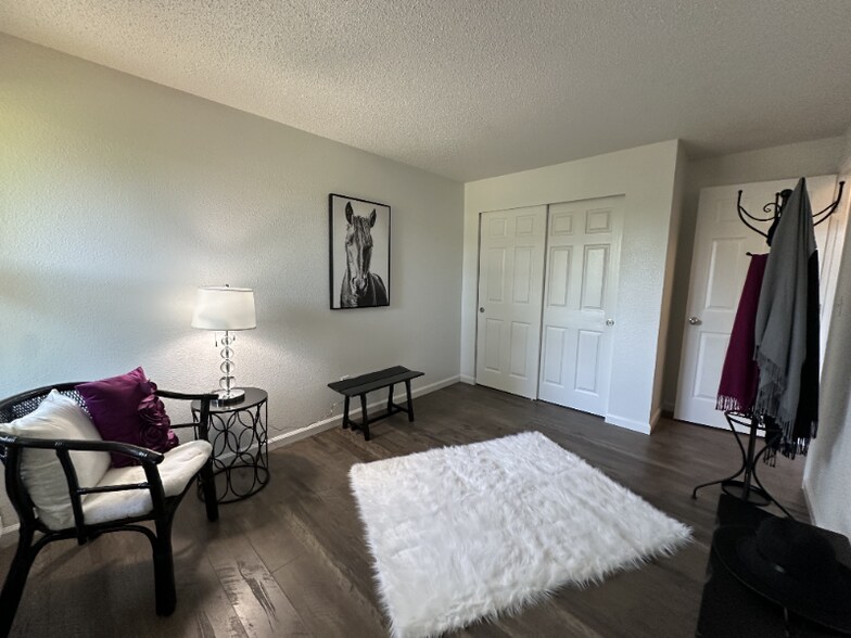 Building Photo - 844 Phoenix St NE