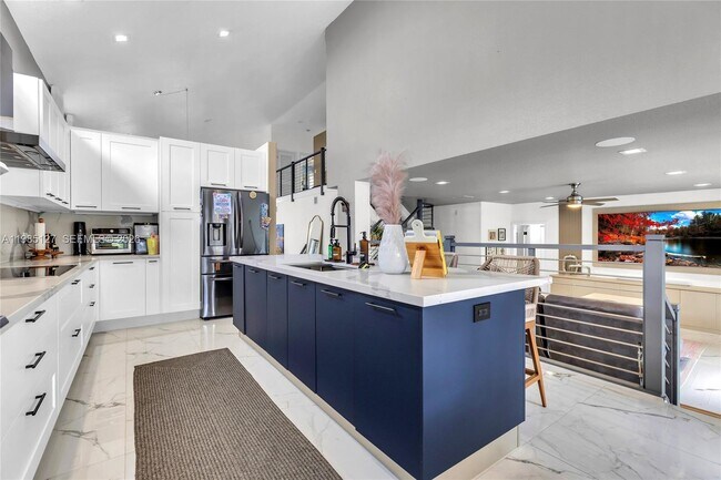 Building Photo - 4904 SW 166th Ave