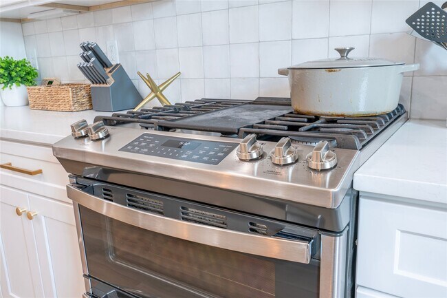 Building Photo - 1307 E 27th St