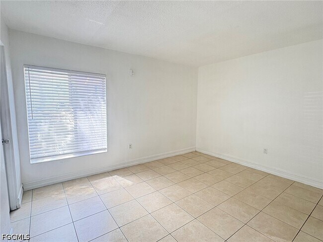 Building Photo - 1830 Maravilla Ave