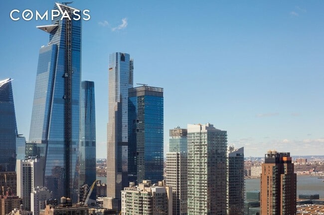 Building Photo - 350 W 42nd St