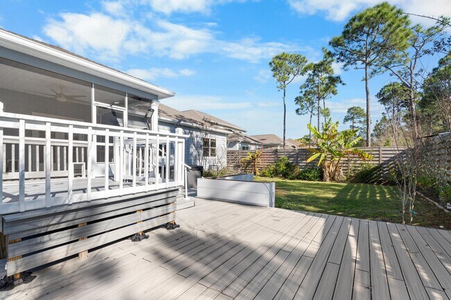 Building Photo - 590 Las Roblas Grande Dr