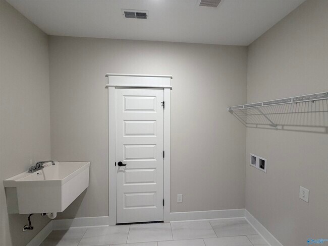 Building Photo - 2110 Sevenbark Br SW