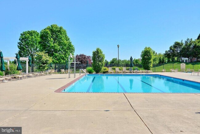 Building Photo - 43395 Briar Creek Terrace