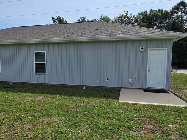 Building Photo - 8923 Untreiner Ave