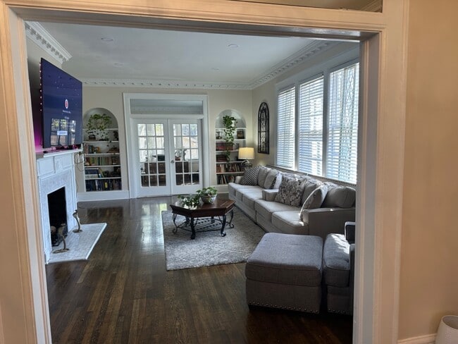 Building Photo - 2481 E Cloverdale Prk