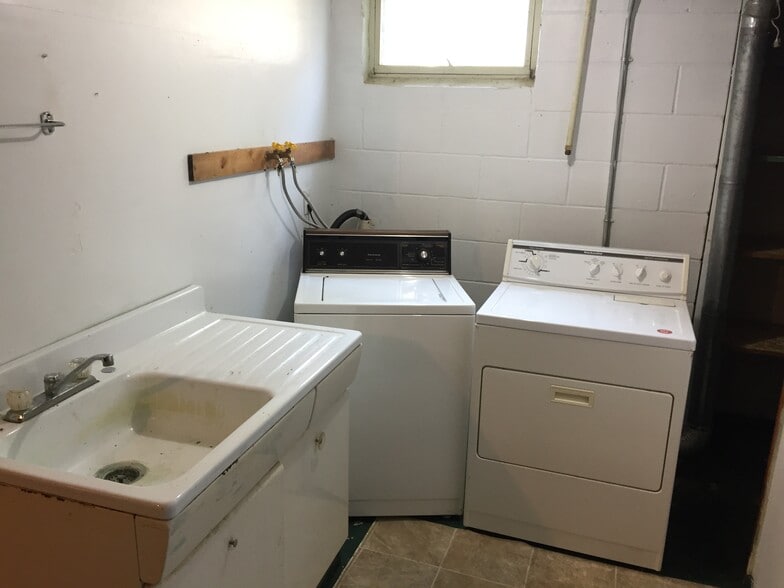 Washer -Dryer - 139 6th Ave SW