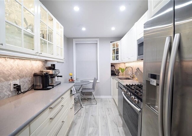 Building Photo - 1625 Emmons Ave