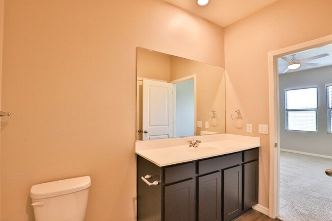 Building Photo - Spacious 4 bed 3 bath