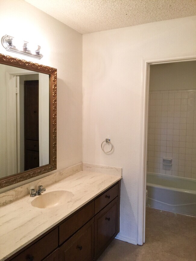 Building Photo - Duplex