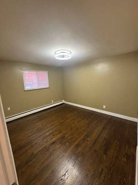 1st Bedroom - 3341 Parkcrest Ln