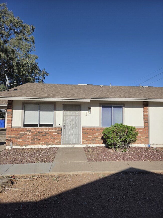 Building Photo - 4735 E Caballero St