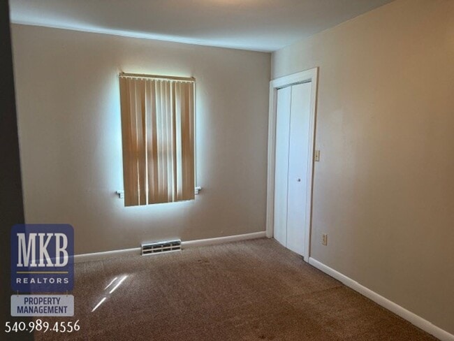 Building Photo - Single Family Home in Salem City