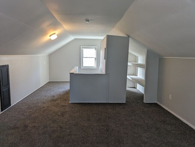Building Photo - 3-Bedroom, 1-Bathroom Home – $1,225/Month | Accepting Section 8