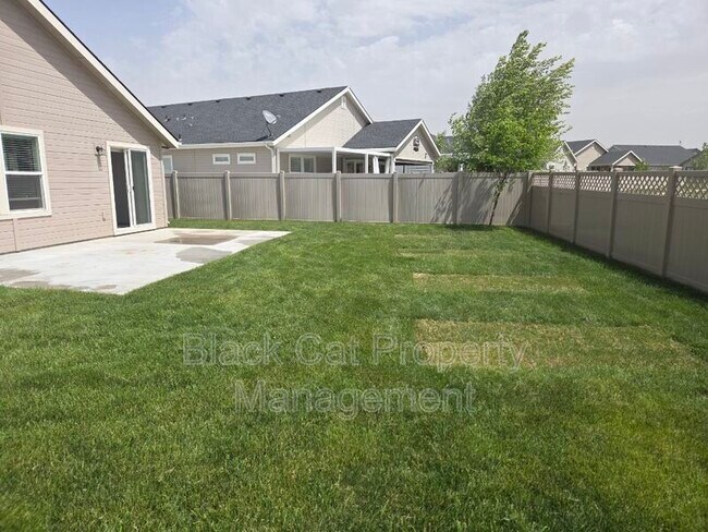 Building Photo - 10679 W New Berlin Dr
