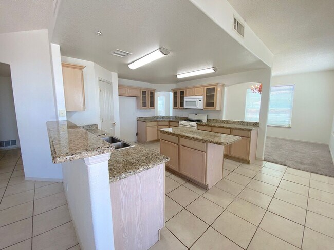 Building Photo - West El Paso LARGE 4bed/3.5bath 3 Car Garage Home-VIEWS!