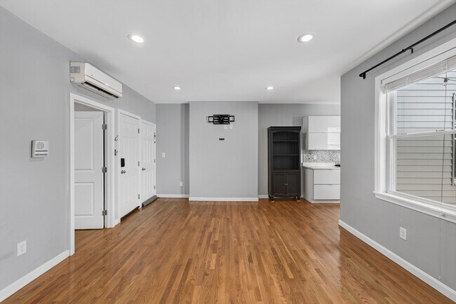 Building Photo - 353 Sumner St