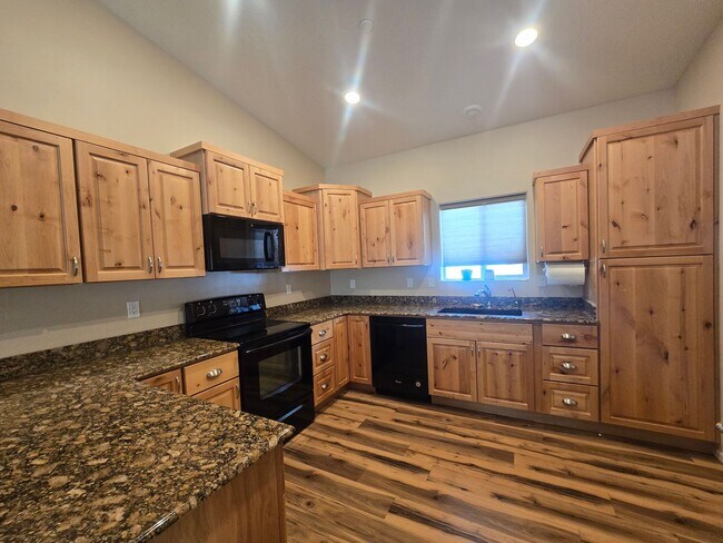 Building Photo - Unfurnished, 1-Year Long-Term Rental