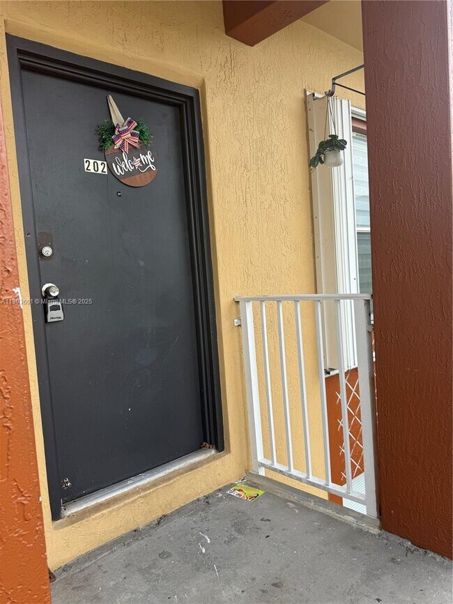 Building Photo - 128 W 21st St