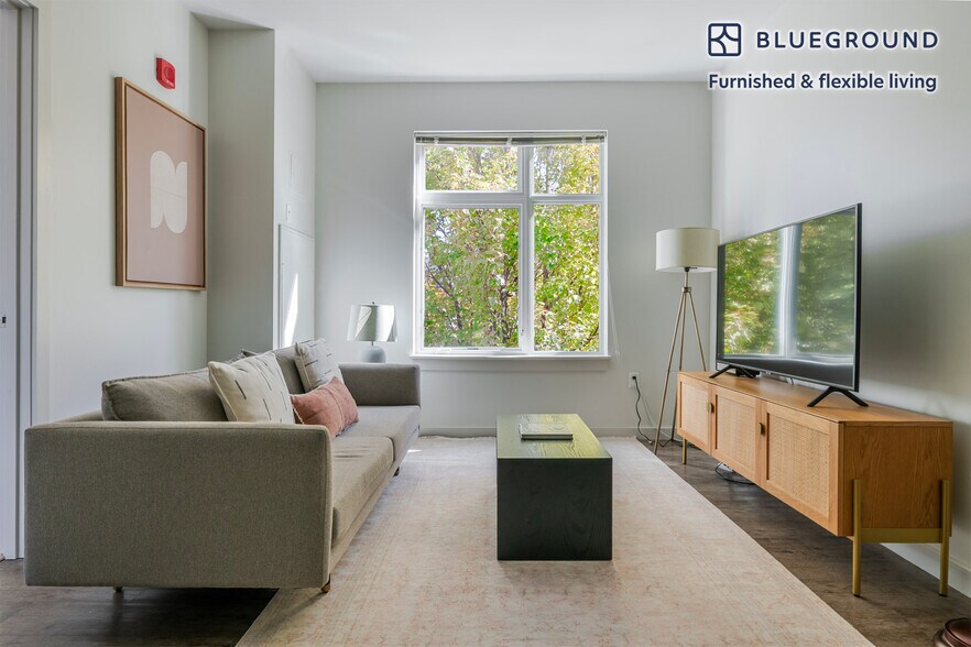 Building Photo - 240 Sidney St