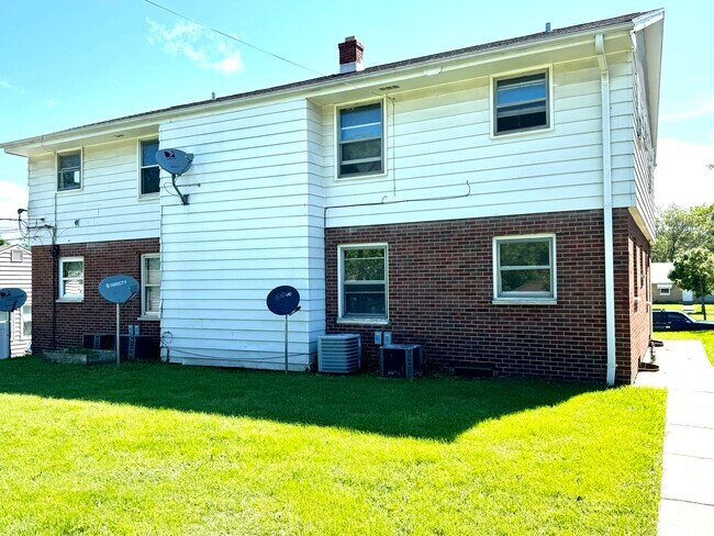 Exterior - 3339 S 60th St