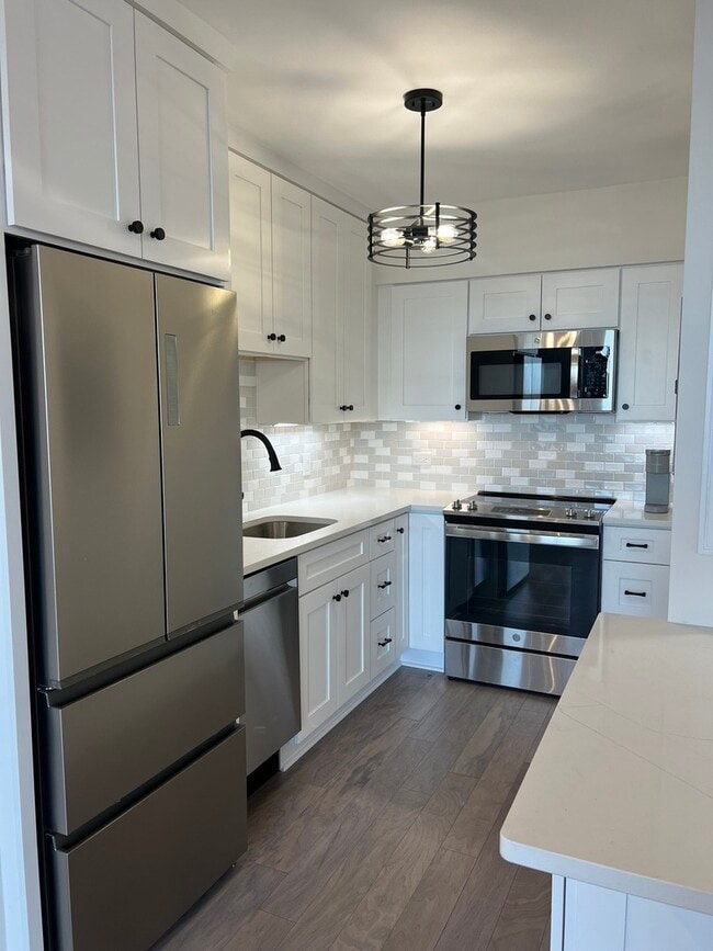 Building Photo - 1550 N Lake Shore Dr