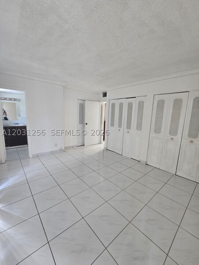 Building Photo - 16909 N Bay Rd