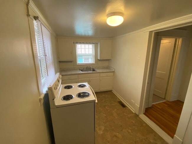 Building Photo - Spacious 1 Bedroom Near Duke East and Broad St - Huge Fenced Yd!