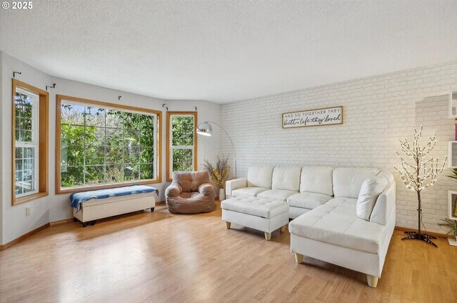 Building Photo - Modern Charm Meets Comfort – Spacious 3-Be...