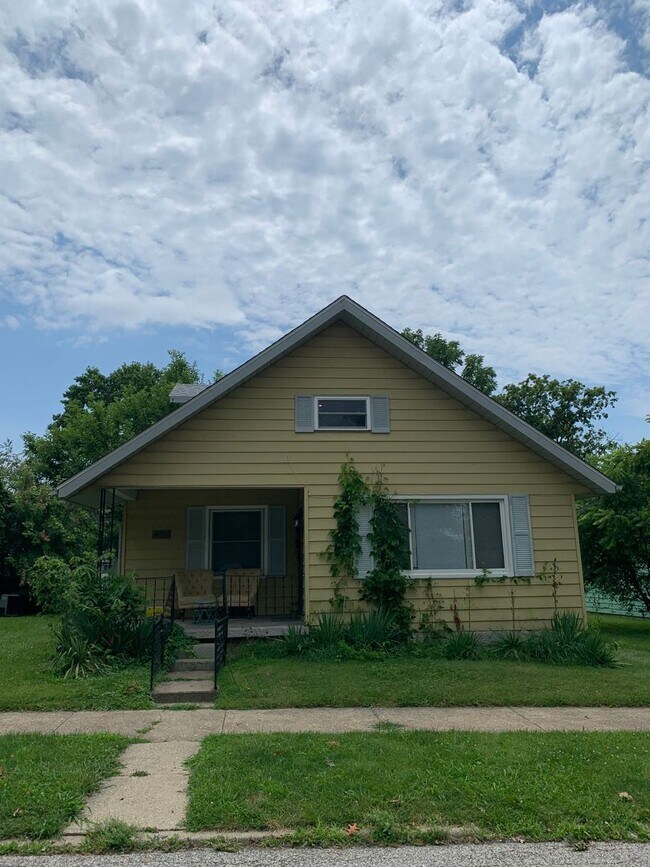 Building Photo - 408 E 16th St