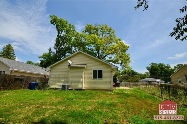 Building Photo - Excellent Des Moines Home