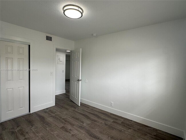 Building Photo - 2401 NW 9th Ave