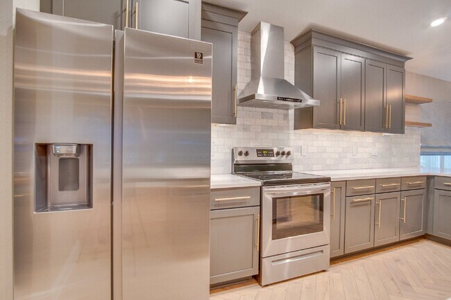 Building Photo - Spacious 4-Bedroom Home in Milton Near I-1...