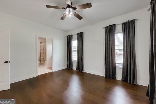 Building Photo - 499 Little Oak St