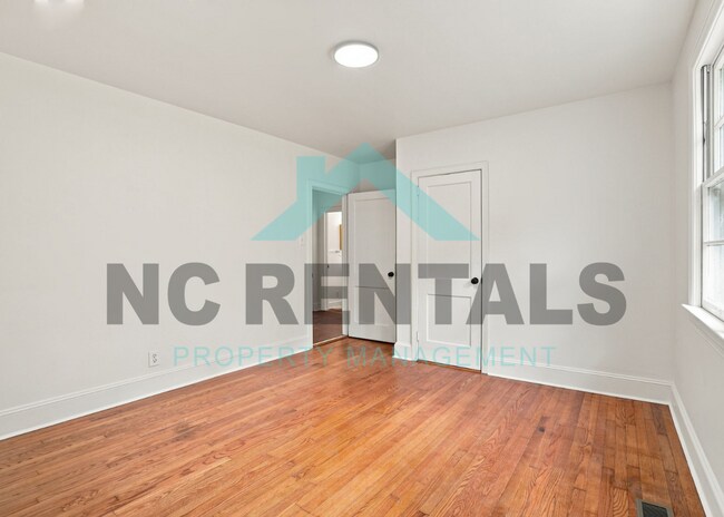 Building Photo - 141 Marthas Ln-