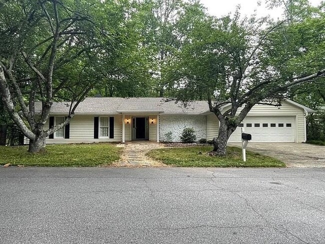 Building Photo - 160 Boxelder Ln