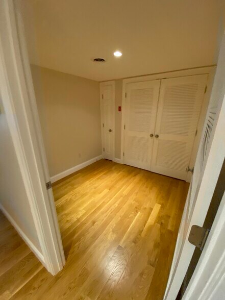 Building Photo - 137 Main St