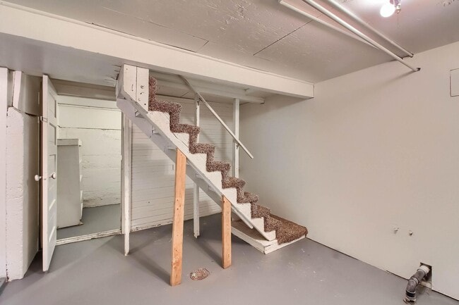 Building Photo - Charming 3 bedroom House in the heart of E...