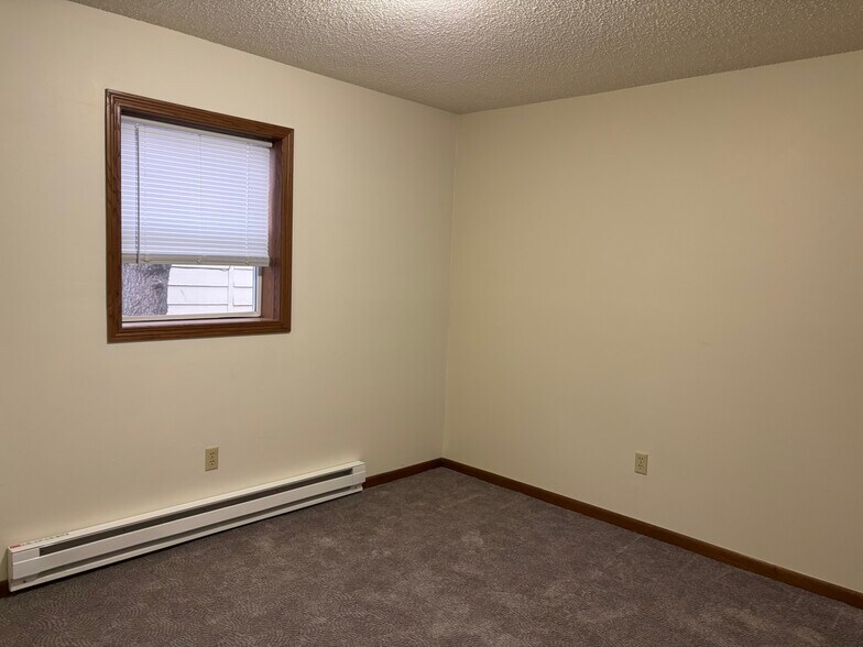 Building Photo - 425 8th Ave NE