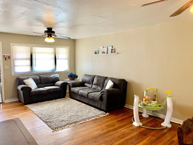 Building Photo - Cute Three Bedroom - Available for Summer/Fall 2026 Prelease!