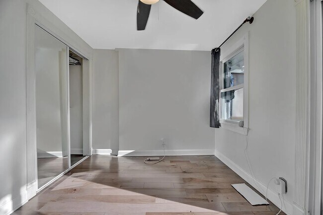 Building Photo - 639 20th St NE