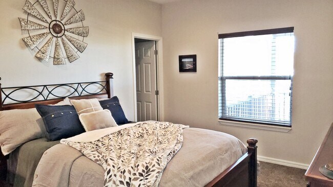 Building Photo - Gorgeous location, spectacular amenities, 3 bedroom furnished home for rent.