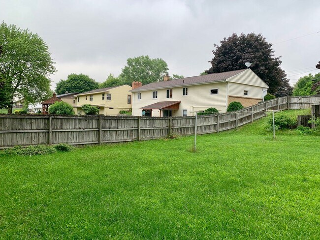 Building Photo - Two Bedroom Home in Northwest Grand Rapids