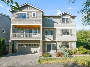 Building Photo - 3 Bed, 2.5 Bath Beautiful Single-family Av...