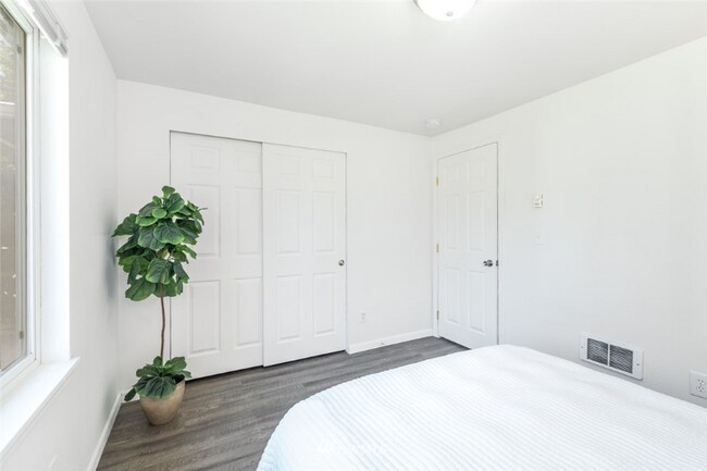 Building Photo - 1744 N Rainier Ave