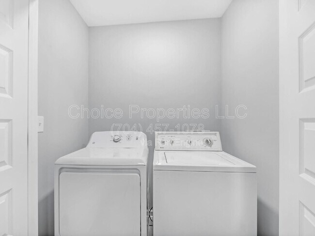 Building Photo - 9516 Drains Bay Ct