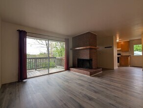 Building Photo - 2-Bedroom, 1-Bath Duplex In The Friendly Street Area In Eugene!